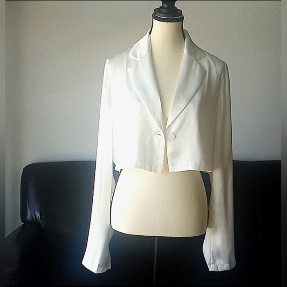 Long Sleeve White Midriff Shirt